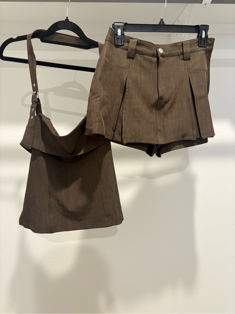 Brown Pleated Women's Skirt - Elegant Everyday Wear
2 piece set
